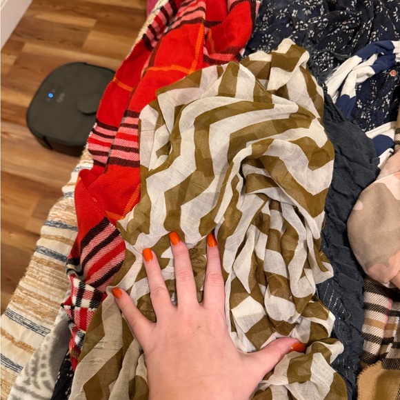 Assorted Patterned Scarves Collection - Picture 3 of 5